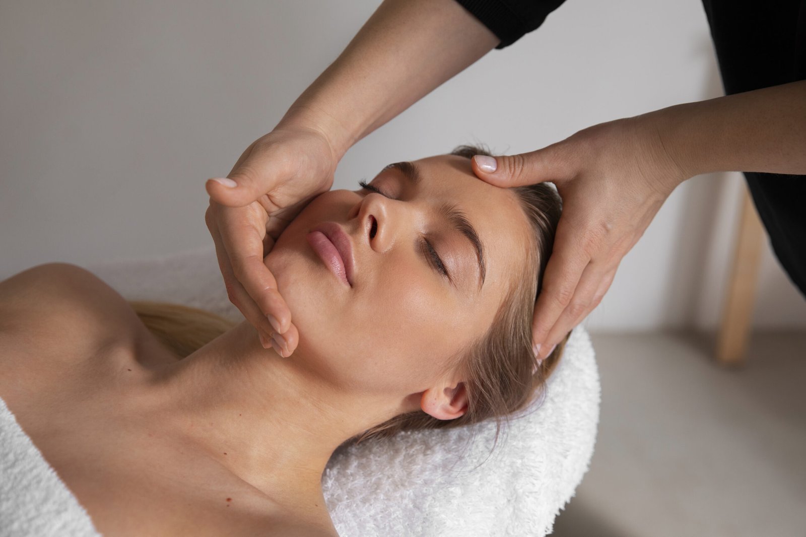 Cosmetic Facial Massage