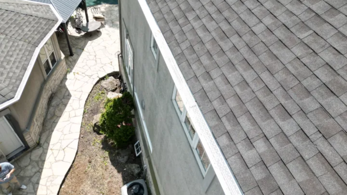 Expert Advice on Recognizing When Your Roof Needs Replacement in Hamilton, Ontario