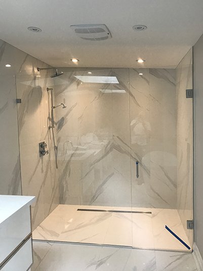 The Benefits of Custom Frameless Shower Doors for Small Bathroom Spaces